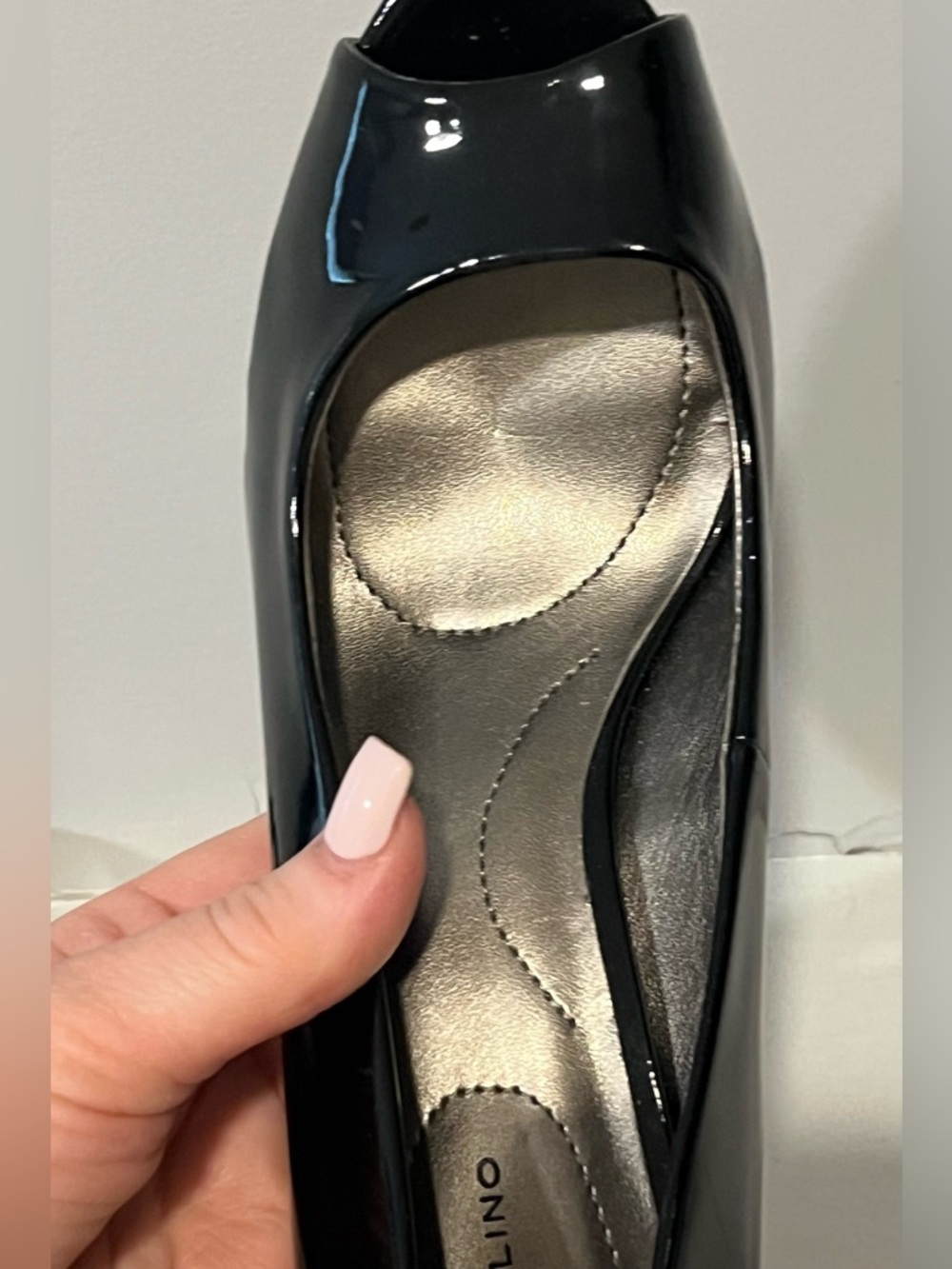 Bandolino Black Patent Peep-Toe Heels 👠 - Picture 7 of 13